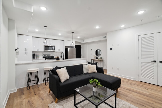 Photo - 2416 Clifford St Unit 2R