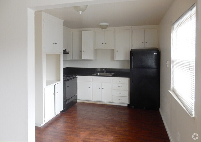 Building Photo - 2237 33rd St Unit 4 Rental