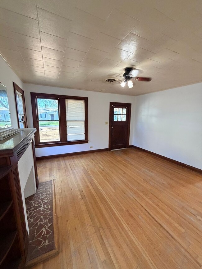 Photo - Beautiful 2 Bedroom Home - Just Updated and Central Air and Heat!