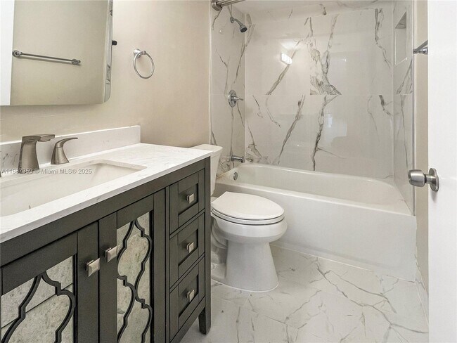Photo - 650 NE 149th St Unidad 502A