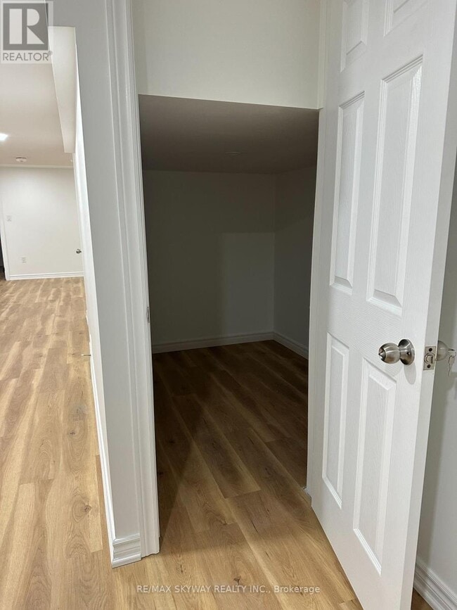 Photo - 19 Dolomite Dr