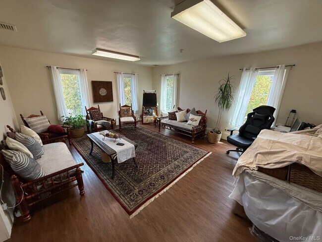 Photo - 504 Broadway