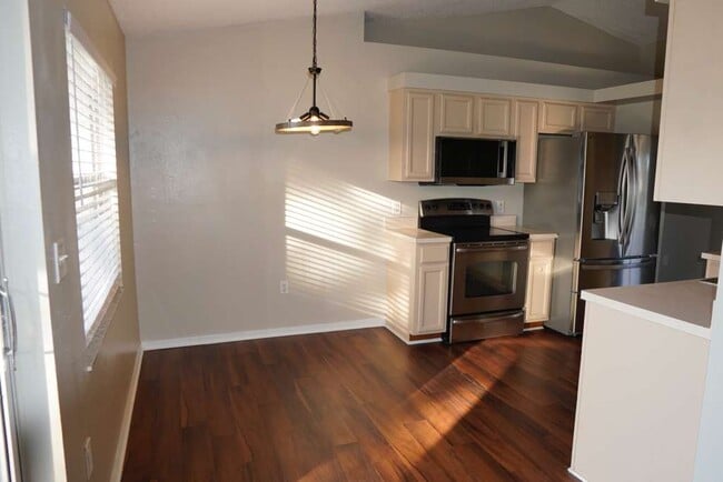 Photo - 3175 Victoria Dr