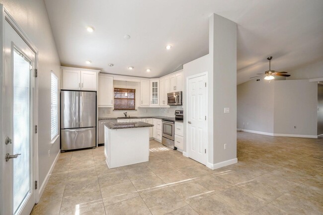 Photo - 349 Louise Cir