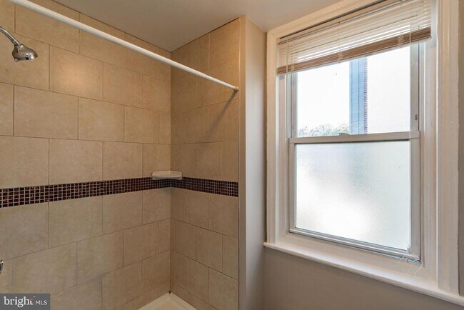 Photo - 673 N 11th St Unidad 2