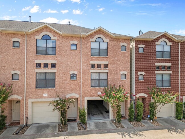 Photo - 8715 Meadowcroft Dr Unidad 201 Rental