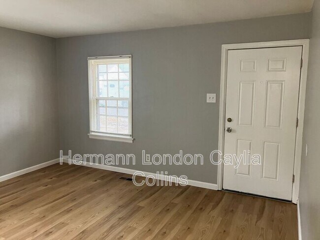 Photo - 8031 Aline Ave