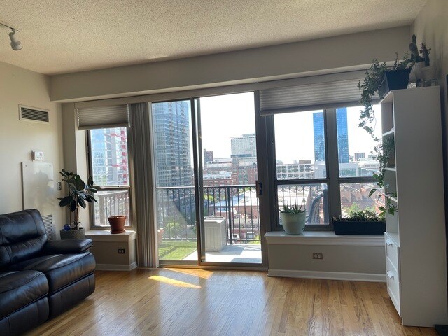 Photo - 1717 S Prairie Ave Unidad 1307