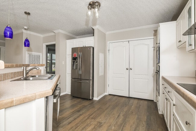 Photo - 109 Hillmont Ct House