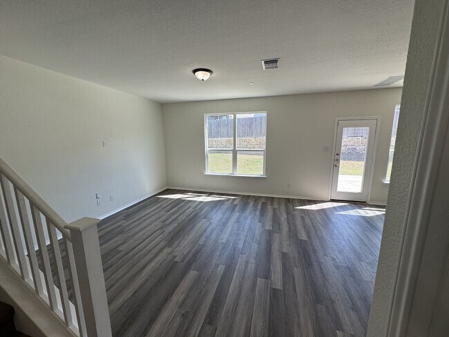 Photo - 1303 Adam Ln