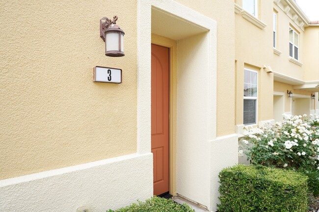 Building Photo - Beautiful Mediterranean-style Livermore Condo!
