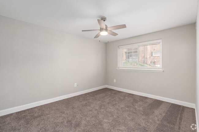 2BR, 2BA - 953SF - Primary Bedroom