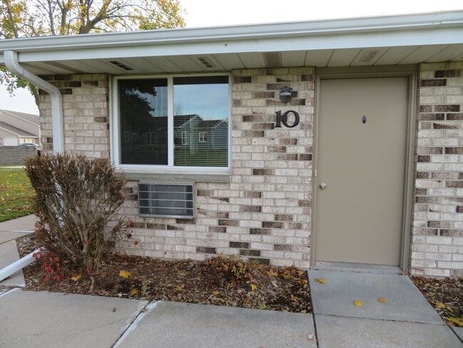 Building Photo - 638 W State St Unit 638 Apt#10