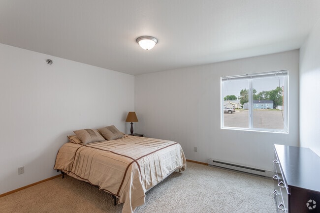 2BR, 2BA - 1,102SF
