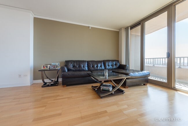 Photo - 200 N Jefferson St Unidad 1503