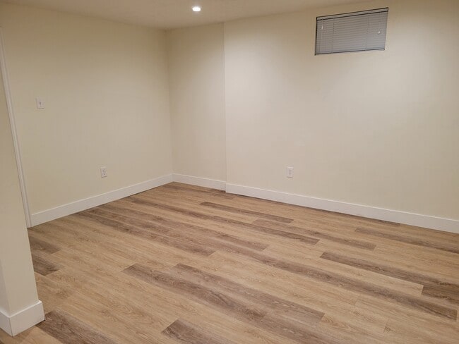 Sala de estar (vacía) - 256 E 800 N Unidad 2