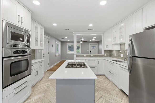 Photo - 5614 Shoalwood Ave