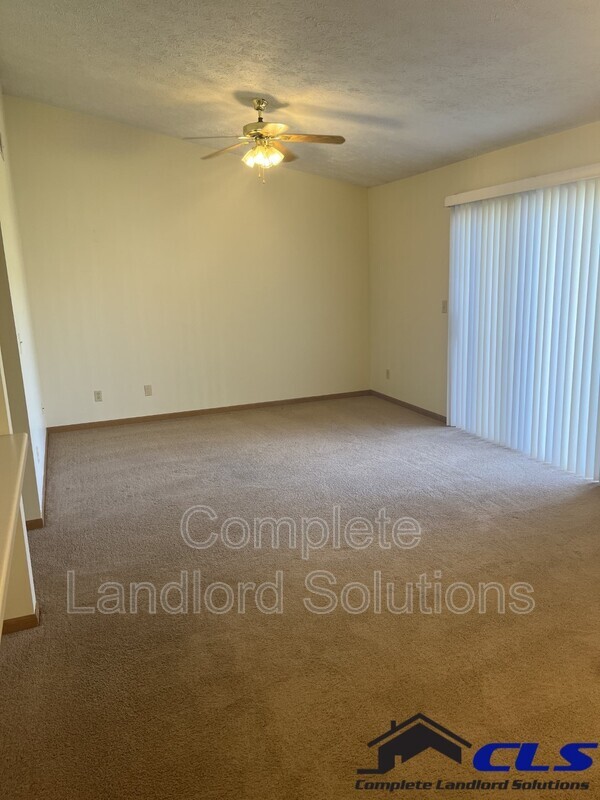 Photo - 550 College Ave