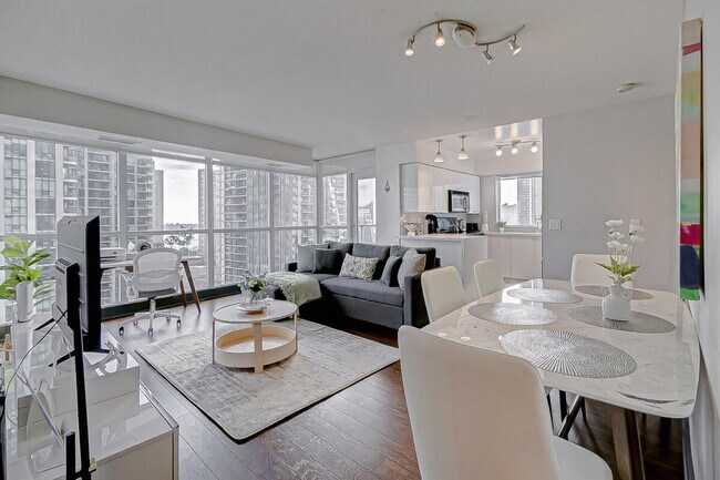 Photo - 18 Yonge St Unit ID1345835P