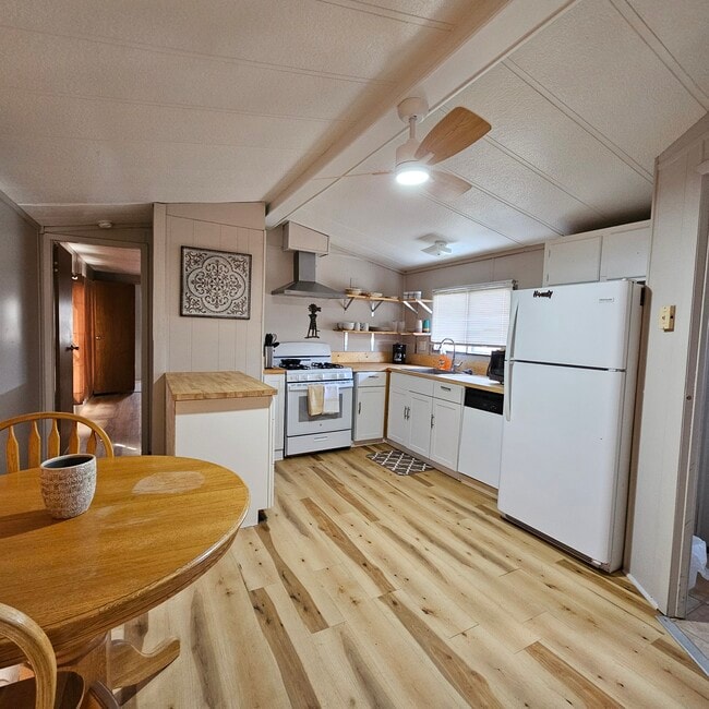 Photo - 800 N Hale Ave