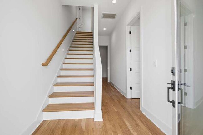 Photo - 2225 Herman St