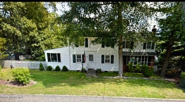 75 Clearwater Dr