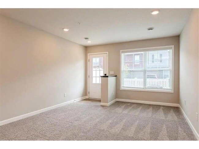 Building Photo - 10888 Fountain Pl N