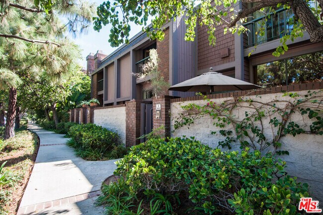 Building Photo - 13050 Mindanao Way Unit 3 Rental