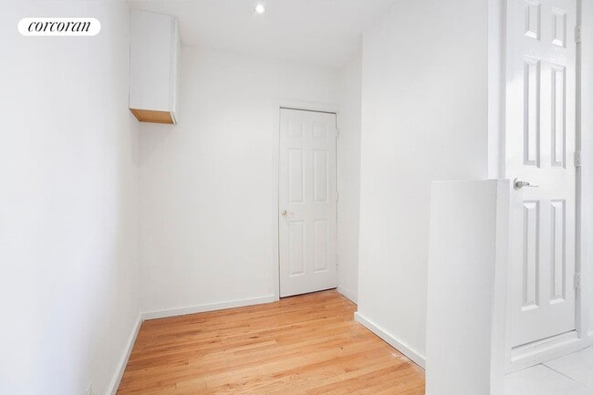 Photo - 242 E 10th St