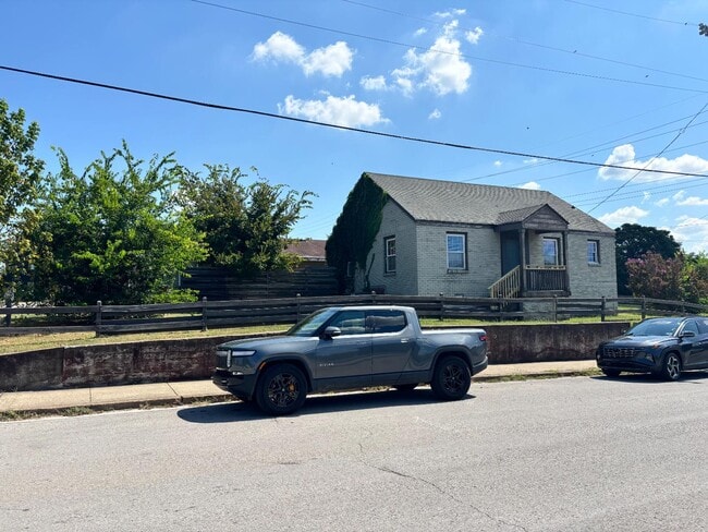 Building Photo - 817 Ramsey St