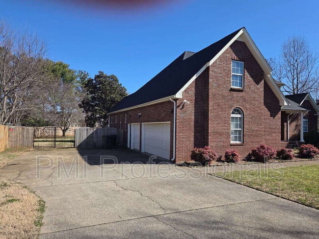 1707 Benjamin Dr