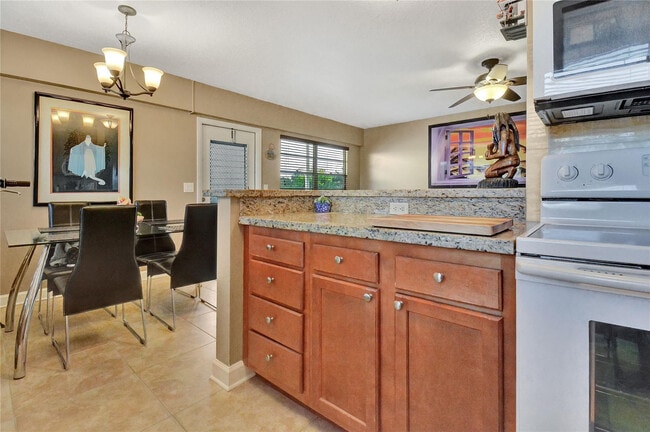 Photo - 33 Fanshaw A Unit 33