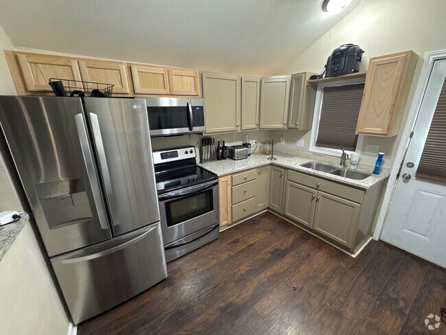 Building Photo - Updated 1 Bed 1 Bath Home - CLOSE TO DENTO...