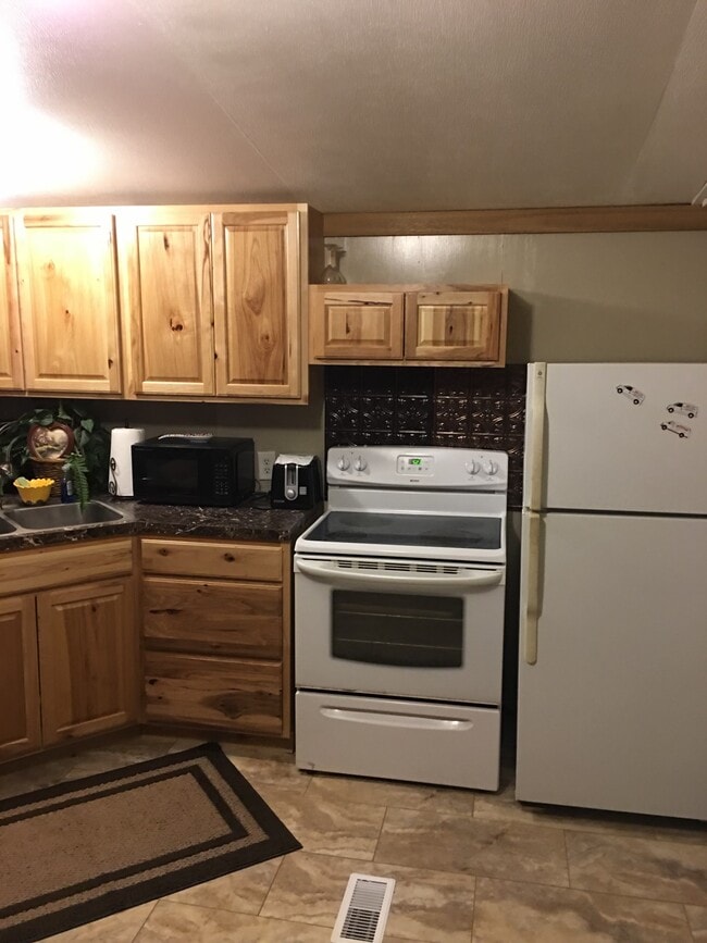 Building Photo - 35500 Holloway Rd