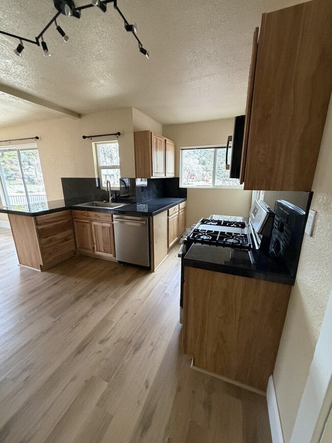 Photo - 703 Country Club Dr