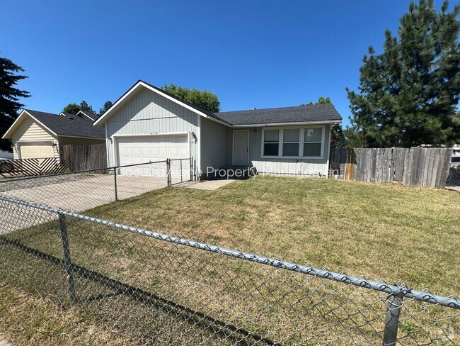 Building Photo - 2 bed house on corner lot!