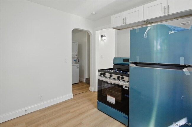 Photo - 429 W Bernhard Ave