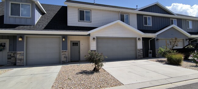 Building Photo - 1595 S Topaz Dr Rental