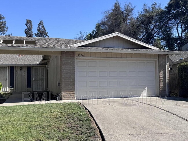 Building Photo - 1526 Silver Creek Cir Rental