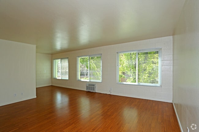 1BR, 1BA 698 Sq Ft