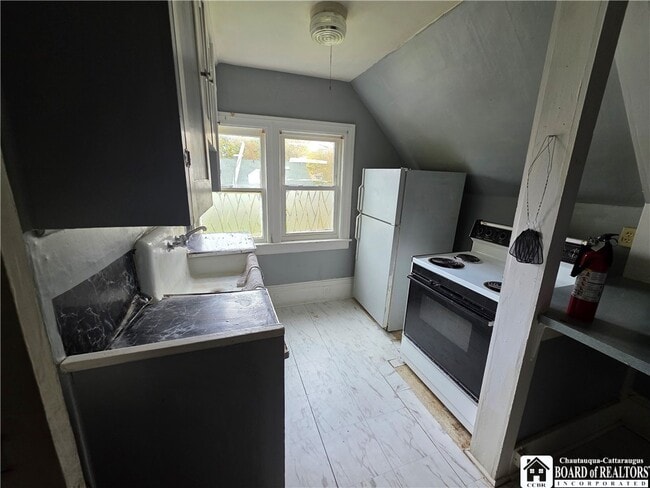 Photo - 329 Crossman St