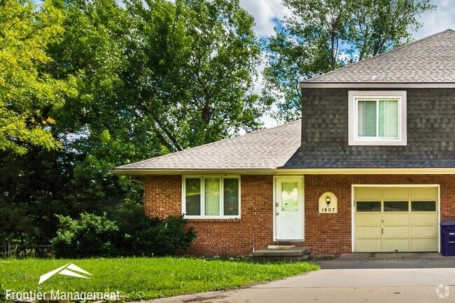 Building Photo - Incredible 2 Bedroom Duplex for Rent! Rental