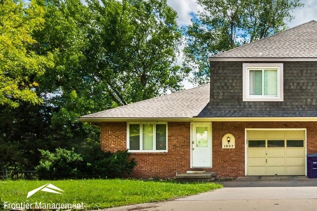 Building Photo - Incredible 2 Bedroom Duplex for Rent!