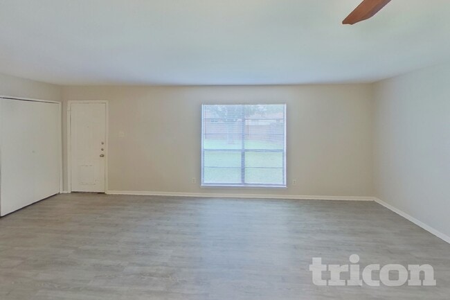 Photo - 332 Rockcrest Dr
