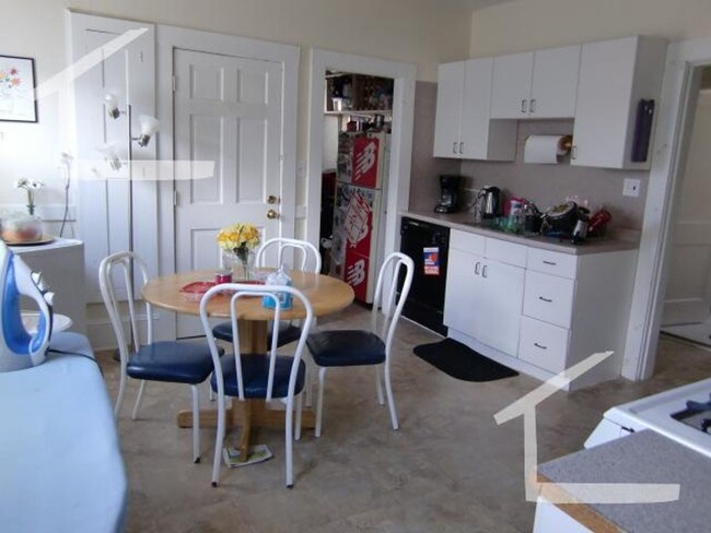 Kilsyth 4 Bed - Kilsyth 4 Bed Condo