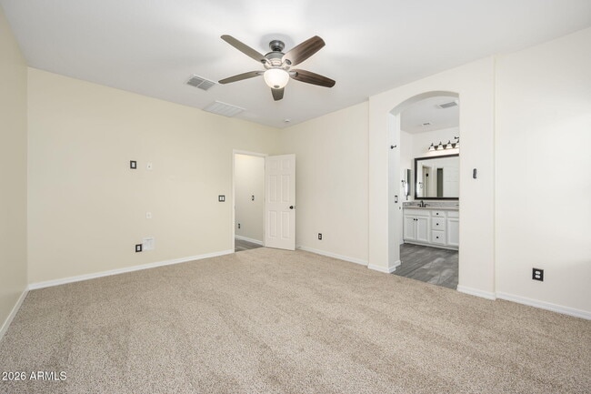 Building Photo - 538 W Gum Tree Ave