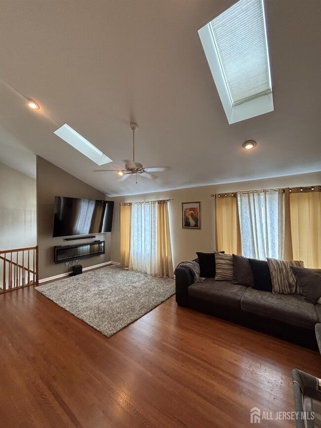 Photo - 1830 Barnett St