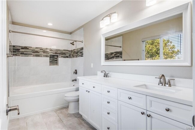 Building Photo - 2528 Plaza del Amo Rental