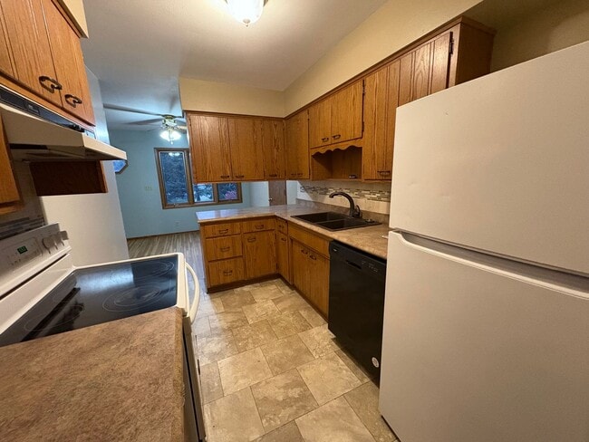 Photo - 3 Bed 2 Bath