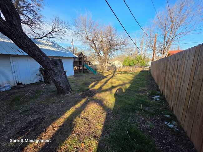 Photo - 2/1 House in Lampasas